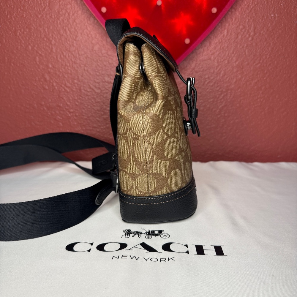 Coach Hudson Small Pack In Signature Canvas - Picture 5 of 8